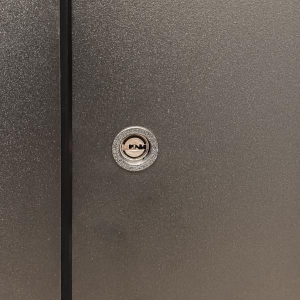 TROU DE SERRURE MINIMALISTE